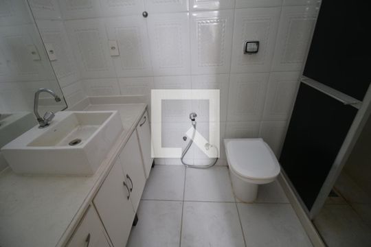 Banheiro de apartamento à venda com 2 quartos, 80m² em Olaria, Rio de Janeiro
