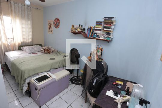 Quarto de apartamento à venda com 3 quartos, 75m² em Qne 27, Brasília