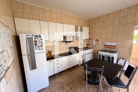 Cozinha de casa à venda com 3 quartos, 360m² em Conjunto Túnel Ibirité (Barreiro), Belo Horizonte