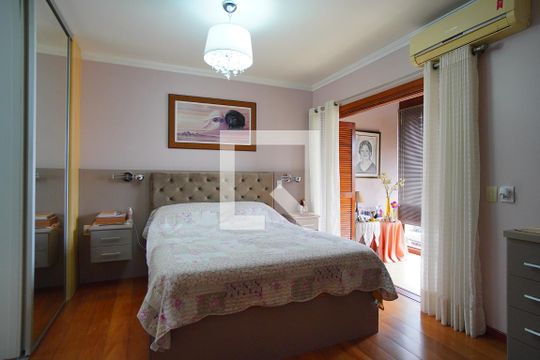 Suíte 1 - Segundo Andar de casa para alugar com 4 quartos, 310m² em Jardim Lindóia, Porto Alegre