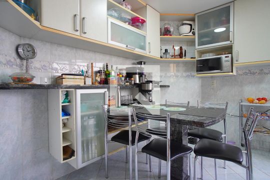 Cozinha de casa para alugar com 4 quartos, 310m² em Jardim Lindóia, Porto Alegre