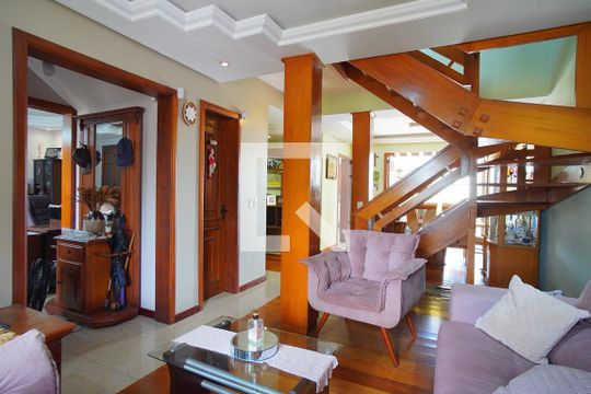 Casa para alugar com 4 quartos, 310m² em Jardim Lindóia, Porto Alegre
