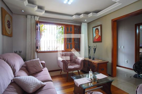 Sala de casa para alugar com 4 quartos, 310m² em Jardim Lindóia, Porto Alegre