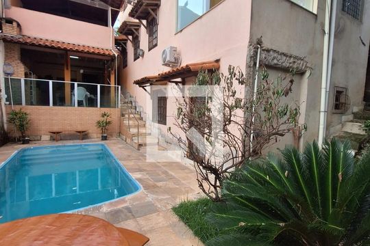 Área comum de casa à venda com 5 quartos, 250m² em Ouro Preto, Belo Horizonte