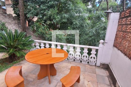 Área comum de casa à venda com 5 quartos, 250m² em Ouro Preto, Belo Horizonte
