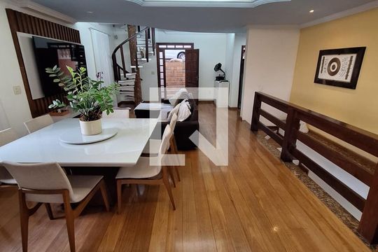 Sala de casa à venda com 5 quartos, 250m² em Ouro Preto, Belo Horizonte