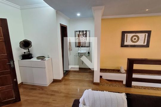 Sala de casa à venda com 5 quartos, 250m² em Ouro Preto, Belo Horizonte