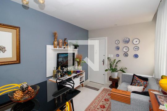 Sala de apartamento à venda com 1 quarto, 50m² em Santo Antônio, Belo Horizonte