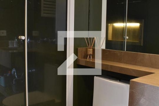Banheiro da Suíte de apartamento à venda com 2 quartos, 60m² em Capão Raso, Curitiba