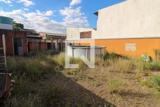 Quintal de casa à venda com 3 quartos, 149m² em Campo Novo, Porto Alegre