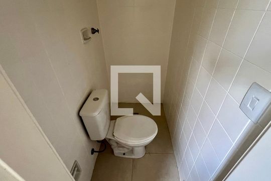 Banheiro de serviço de apartamento à venda com 2 quartos, 63m² em Paraíso, São Paulo
