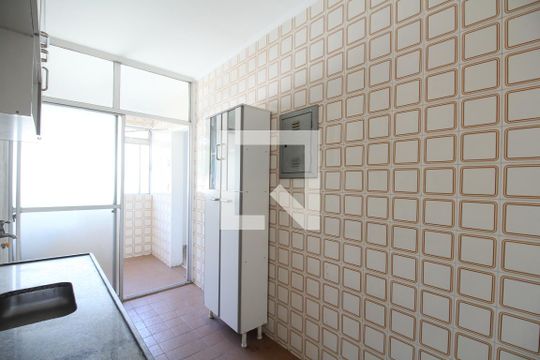 Cozinha de apartamento para alugar com 2 quartos, 67m² em Real Parque, São Paulo