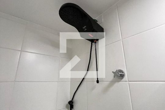 Banheiro de kitnet/studio para alugar com 1 quarto, 24m² em Butantã, São Paulo
