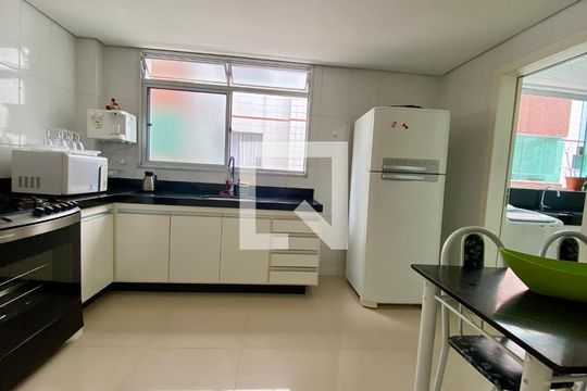 Cozinha de apartamento para alugar com 4 quartos, 135m² em Buritis, Belo Horizonte