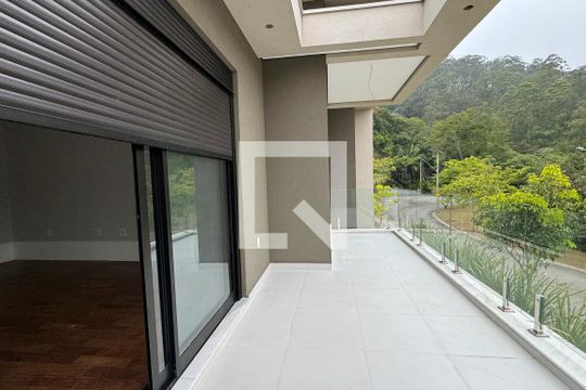 sacada da Suíte 2 de casa de condomínio à venda com 4 quartos, 556m² em Colinas da Anhanguera, Santana de Parnaíba