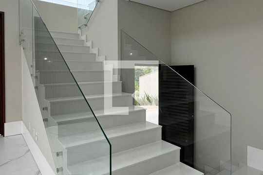 Escada de casa de condomínio à venda com 4 quartos, 556m² em Colinas da Anhanguera, Santana de Parnaíba