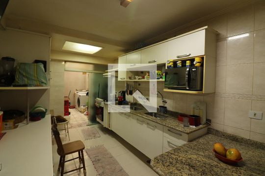 Cozinha  de apartamento à venda com 2 quartos, 140m² em Jardim Wallace Simonsen, São Bernardo do Campo