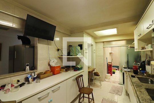 Cozinha  de apartamento à venda com 2 quartos, 140m² em Jardim Wallace Simonsen, São Bernardo do Campo