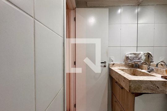 Banheiro de apartamento para alugar com 2 quartos, 50m² em Vila Metalúrgica, Santo André