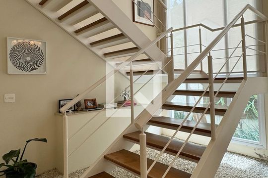 Escada de casa de condomínio à venda com 4 quartos, 400m² em Residencial Tres (alphaville), Santana de Parnaíba