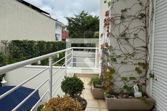 sacada da Suíte 2 de casa de condomínio à venda com 4 quartos, 400m² em Residencial Tres (alphaville), Santana de Parnaíba