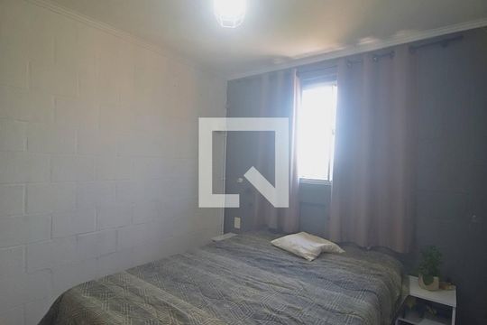 Quarto  de apartamento para alugar com 2 quartos, 45m² em Olaria, Canoas