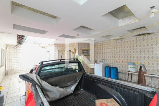 Garagem de casa à venda com 3 quartos, 160m² em Jardim Avelino, São Paulo