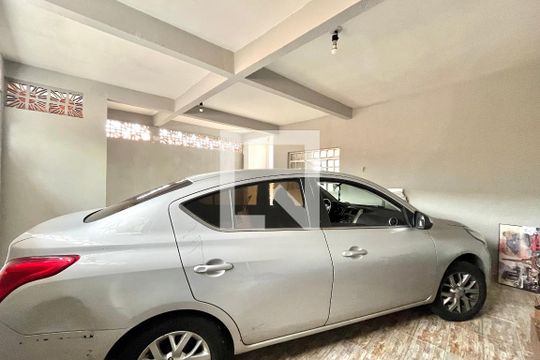 Garagem de casa à venda com 4 quartos, 161m² em Conjunto Residencial Jardim Canaa, São Paulo