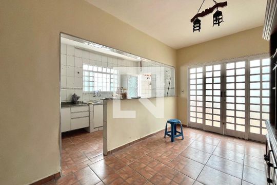 Sala de Jantar de casa à venda com 4 quartos, 161m² em Conjunto Residencial Jardim Canaa, São Paulo