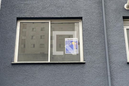 Janela + Placa de apartamento à venda com 2 quartos, 43m² em Jardim Helena, São Paulo