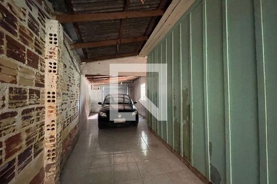 Quintal de casa à venda com 1 quarto, 140m² em Santos Dumont, São Leopoldo