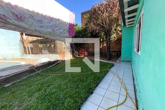 Quintal de casa à venda com 1 quarto, 140m² em Santos Dumont, São Leopoldo