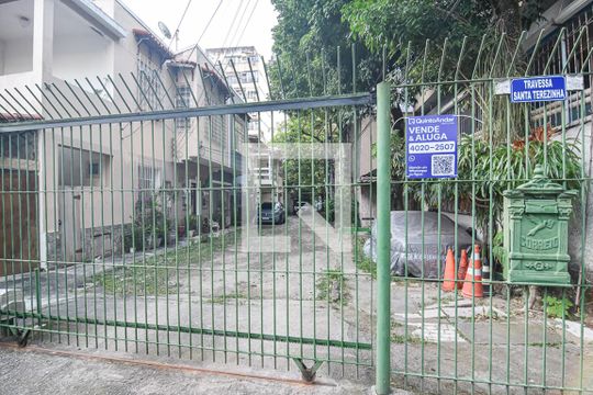 Fachada de casa à venda com 2 quartos, 156m² em Icaraí, Niterói