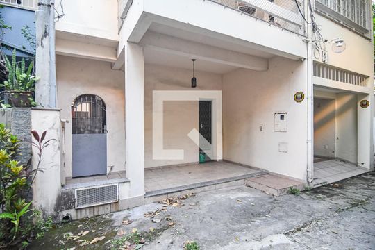 Fachada de casa à venda com 2 quartos, 156m² em Icaraí, Niterói