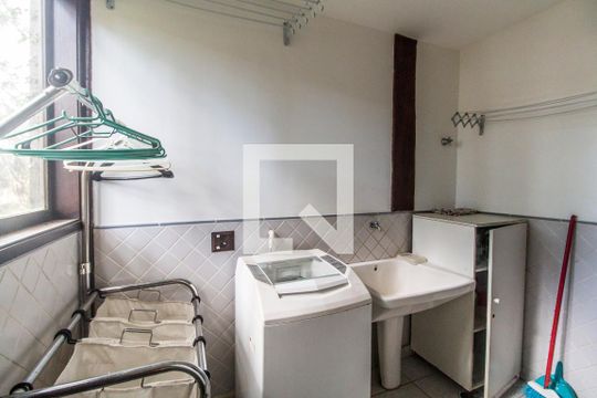 Área de Serviço de casa de condomínio para alugar com 3 quartos, 550m² em Morada dos Pássaros, Barueri