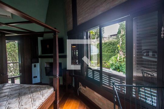 Suíte 1 de casa de condomínio para alugar com 3 quartos, 550m² em Morada dos Pássaros, Barueri
