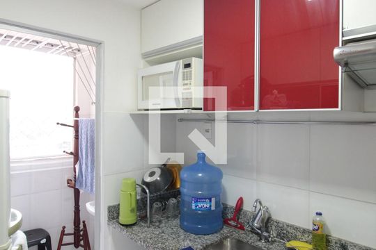 Cozinha e Área de Serviço de apartamento para alugar com 3 quartos, 70m² em Jardim Guanabara, Belo Horizonte