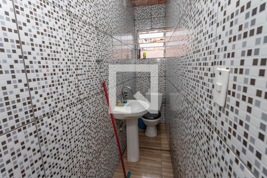 Banheiro de casa à venda com 2 quartos, 100m² em Conceição, Diadema