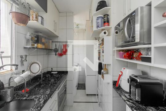 Cozinha de apartamento à venda com 2 quartos, 48m² em Artur Alvim, São Paulo