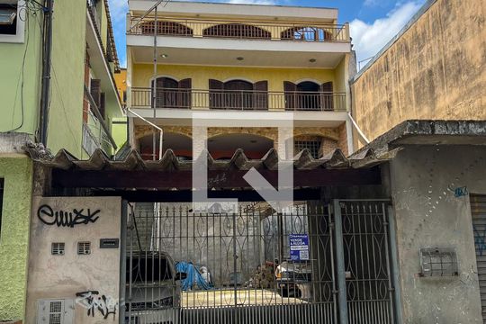 Fachada de casa à venda com 4 quartos, 220m² em Jardim Maristela, São Paulo