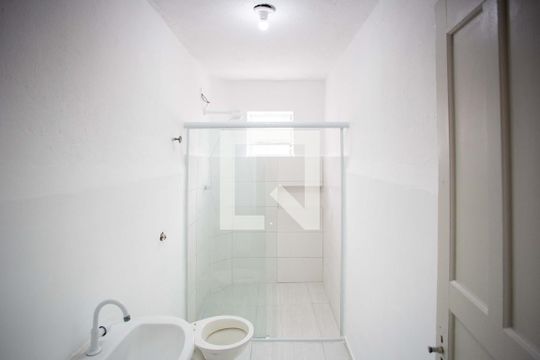 Banheiro de casa para alugar com 2 quartos, 80m² em Serraria, Diadema