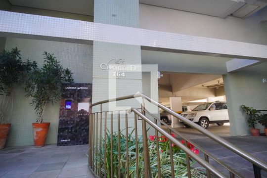 Fachada e Portaria de apartamento à venda com 3 quartos, 221m² em Rio Branco, Porto Alegre