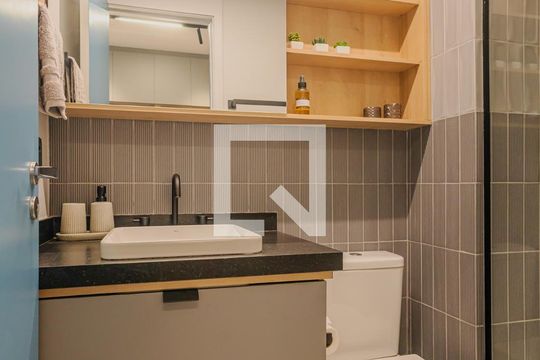 Banheiro de kitnet/studio à venda com 1 quarto, 27m² em Sumaré, São Paulo