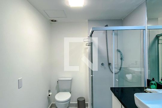 Banheiro de kitnet/studio para alugar com 1 quarto, 21m² em Belenzinho, São Paulo