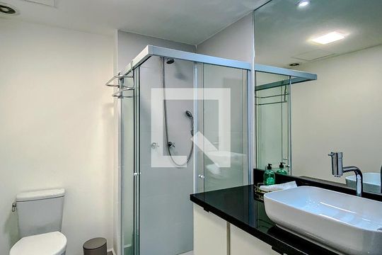 Banheiro de kitnet/studio para alugar com 1 quarto, 21m² em Belenzinho, São Paulo