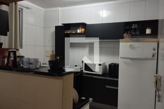 Cozinha de apartamento à venda com 2 quartos, 60m² em Camargos, Belo Horizonte