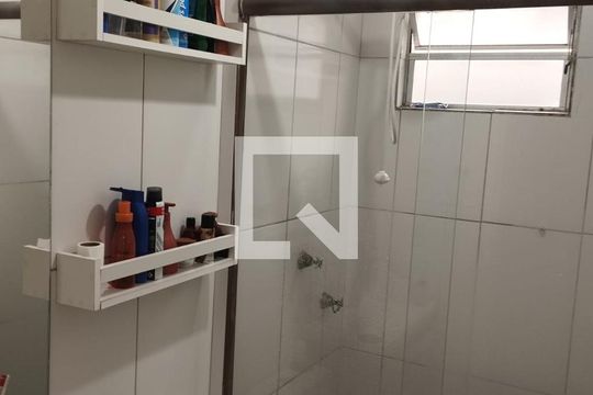 Banheiro de apartamento à venda com 2 quartos, 60m² em Camargos, Belo Horizonte