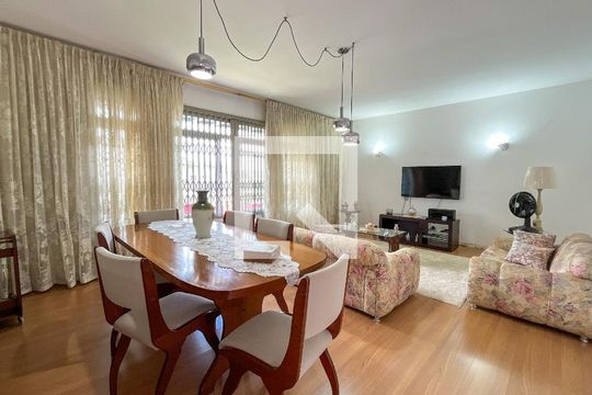 Casa à venda com 3 quartos, 226m² em Vila Pereira Barreto, São Paulo