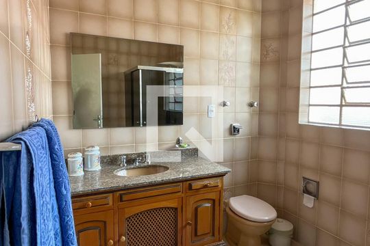 Banheiro de casa à venda com 3 quartos, 226m² em Vila Pereira Barreto, São Paulo