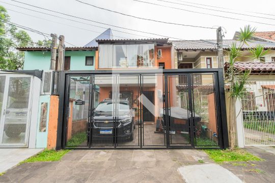 Fachada de casa à venda com 3 quartos, 156m² em Hípica, Porto Alegre